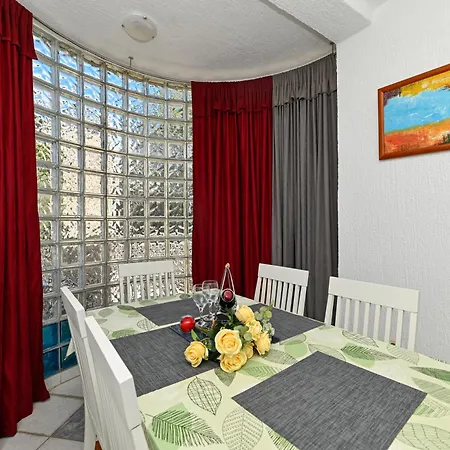 Maric Apartment *