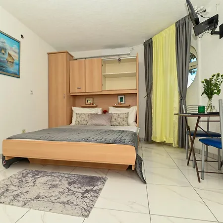 Apartment Maric *